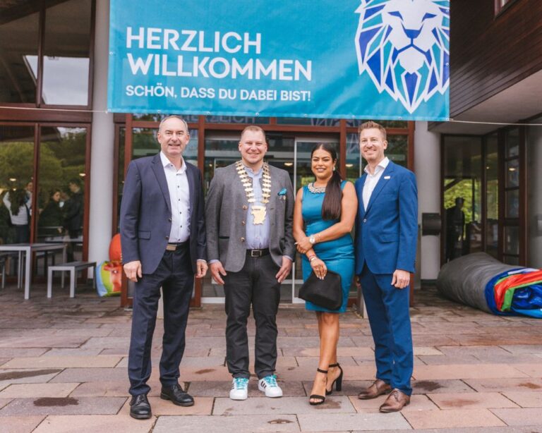 Gäste und Landesvorstand auf der BAVARIKO 2026 in Landshut, darunter Hubert Aiwanger